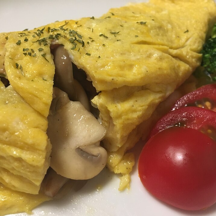 ベーコンときのこのオムレツ